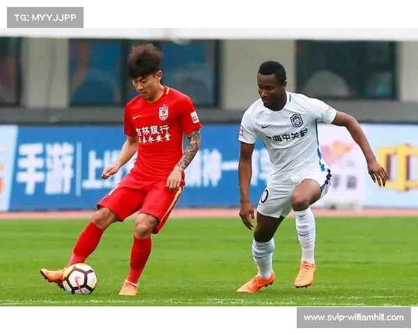 西浦蓝魔核心球员关键防守点燃全场激情助威浪潮 西浦蓝魔核心球员关键防守点燃全场激情助威浪潮